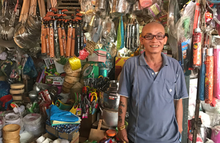 Người Việt chi tiền tỷ để buôn bán trong chợ ở Viêng Chăn