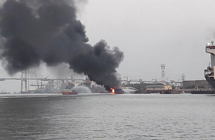 Thủ tướng chỉ đạo xử lý sự cố cháy tàu chở dầu tại cảng Đình Vũ
