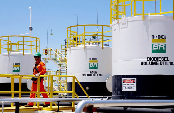 Tập đoàn dầu khí khổng lồ Petrobras thua lỗ 4 năm liên tiếp