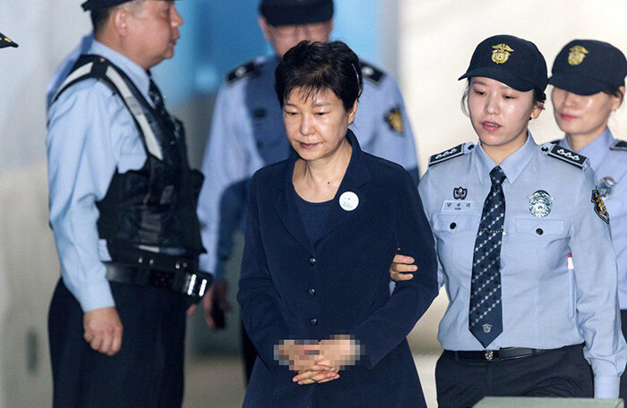 Cựu Tổng thống Hàn Quốc Park Geun-hye lĩnh án 24 năm tù và nộp phạt 18 tỷ won