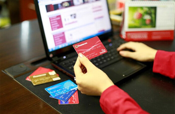 Chuyển đổi thẻ ATM làm bằng thẻ từ sang thẻ chip