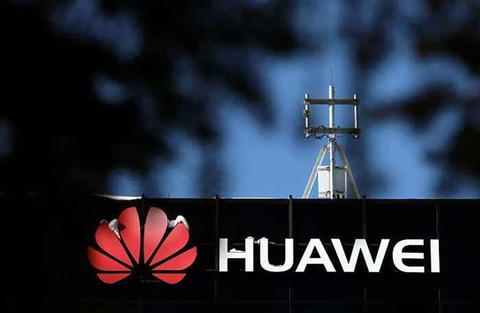 Mỹ 'bắn tên vào gót chân Achilles' của Huawei
