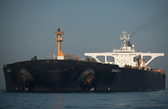 Mỹ ra lệnh bắt 'siêu tàu dầu' Iran