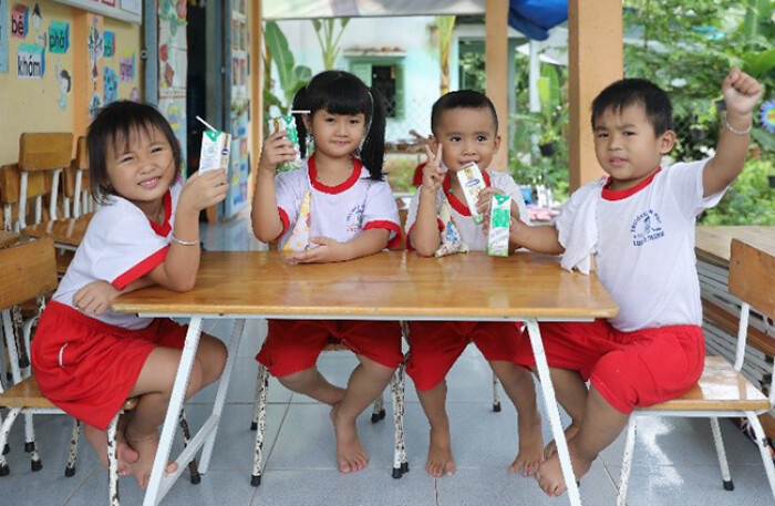 Hơn 46.300 học sinh tỉnh Vĩnh Long được thụ hưởng sữa học đường năm học 2020-2021
