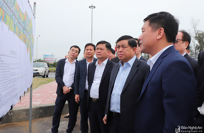 Bộ trưởng Bộ Kế hoạch và Đầu tư khảo sát 3 dự án giao thông trọng điểm ở Nghệ An
