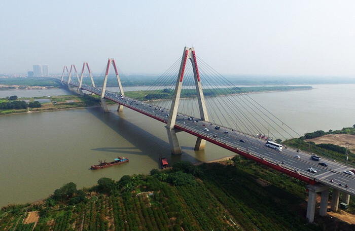 Hà Nội cấm xe lưu thông qua cầu Nhật Tân để kiểm định