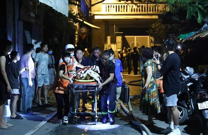 Hà Nội: Nhiều người tử vong trong vụ cháy chung cư mini phố Khương Hạ