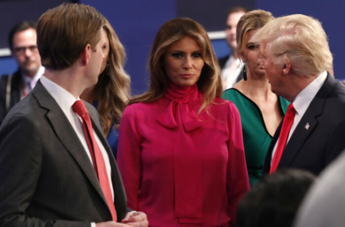 Trang phục của bà Melania: ẩn ý sau phát ngôn thô thiển của Trump?