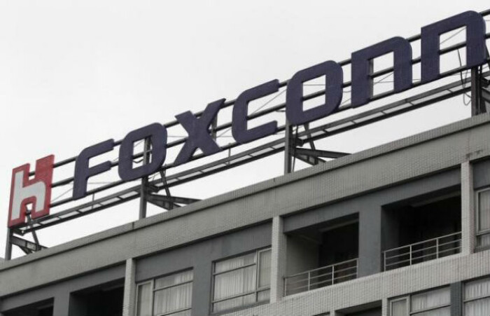 Foxconn hạ đề nghị mua Sharp 