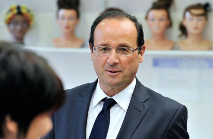 Thợ cắt tóc riêng của Tổng thống Pháp nhận lương gần bằng bộ trưởng