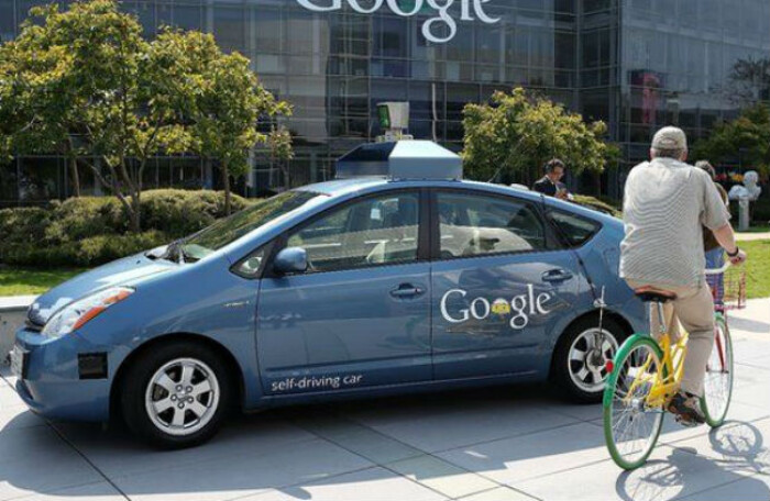 Xe hơi tự lái của Google 'ưu ái' người đi xe đạp