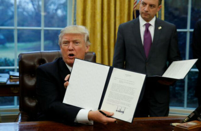 Tổng thống Trump chính thức ký sắc lệnh rút khỏi TPP