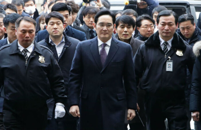 Lãnh đạo cấp cao bị bắt, Samsung có thể ngưng các kế hoạch đầu tư