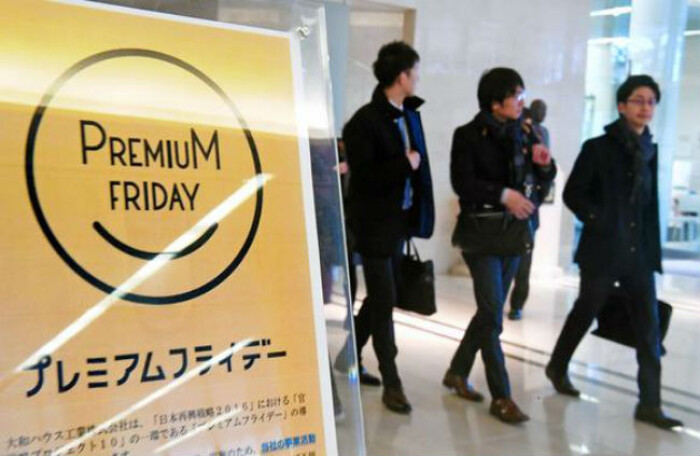 Nhật Bản cho nhân viên nghỉ làm sớm đi mua sắm, nhiều người vẫn không mặn mà?
