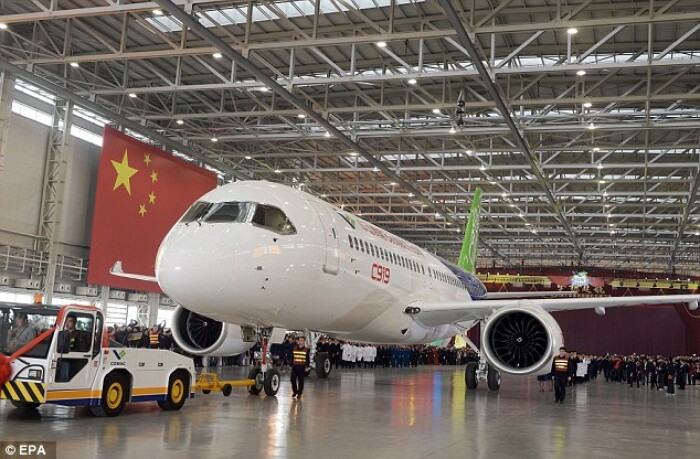 Máy bay Trung Quốc cạnh tranh với Boeing 737 và Airbus A320 sắp cất cánh