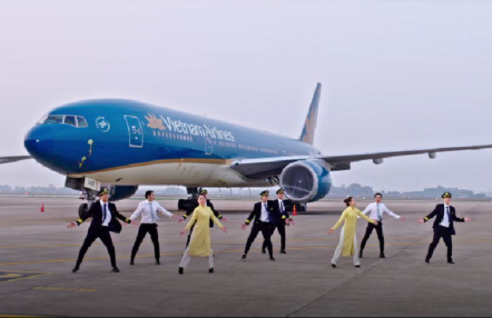 Sau 'bão' bikini của Vietjet, Vietnam Airlines 'phá cách' nhảy 'Bống bống bang bang'
