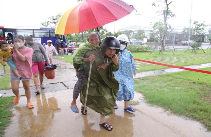 Quảng Ngãi: Doanh nghiệp lên phương án ‘4 tại chỗ’ hỗ trợ người dân tránh bão Noru