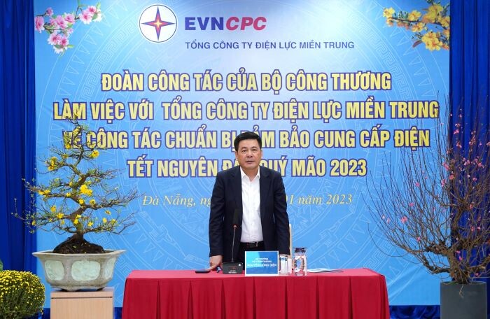 Bộ trưởng Bộ Công Thương: Đảm bảo điện an toàn liên tục cho miền Trung đón Tết