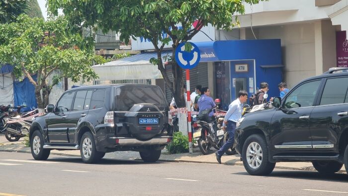 Nam thanh niên nghi cầm súng xông vào cướp ngân hàng giữa trung tâm Đà Nẵng