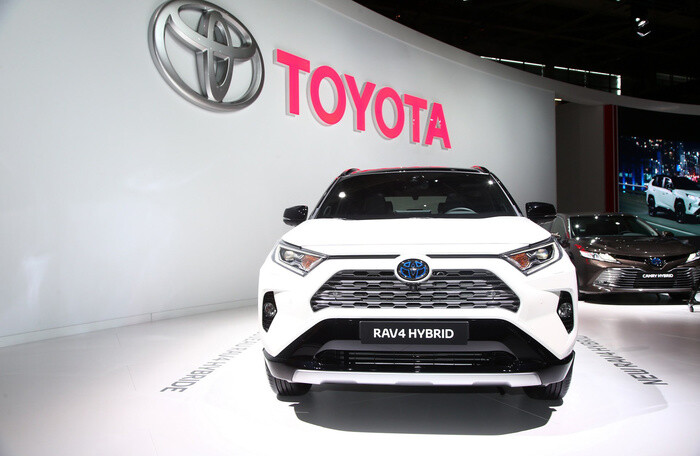 Toyota RAV4 Hybrid 2019 ra mắt khách hàng tại Châu Âu, công suất 219 mã lực