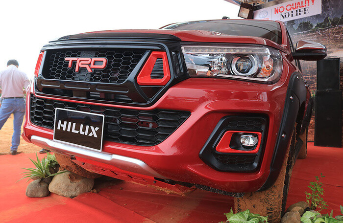 ‘Cận cảnh’ Toyota Hilux TRD Sportivo 2018 đầu tiên tại Việt Nam