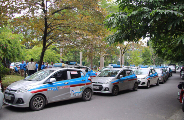 Hiệp hội vận tải ô tô Việt Nam kêu gọi taxi không đình công phản đối Grab