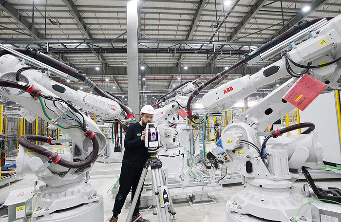 Khám phá 'thế giới robot' tại nhà máy ô tô VinFast