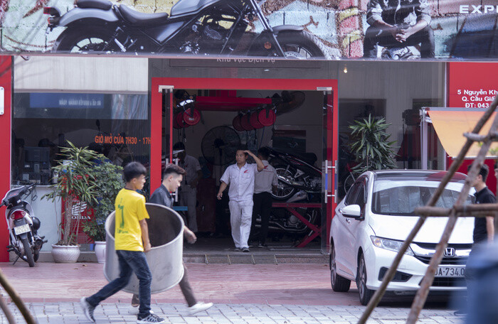Loạt nhà hàng, cơ sở kinh doanh trên đường Nguyễn Khánh Toàn bị cưỡng chế