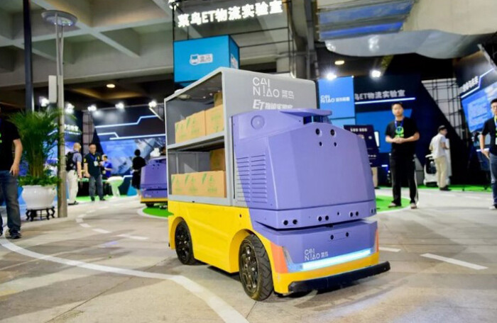 Alibaba sắp ra mắt robot giao hàng tự động mới