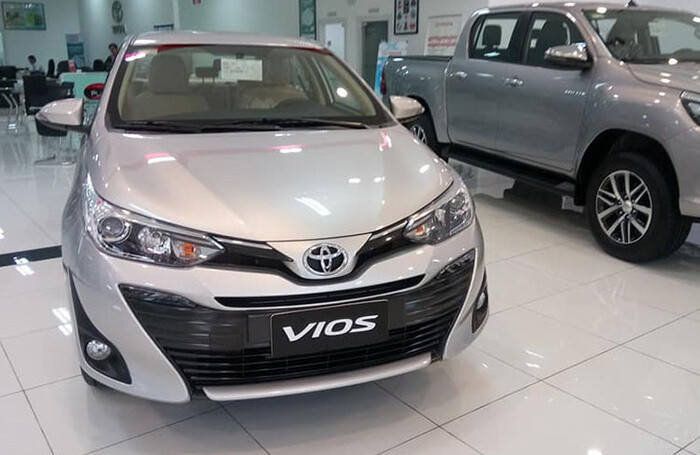 Toyota xả hàng Vios thế hệ cũ, 'tung hứng' phiên bản mới