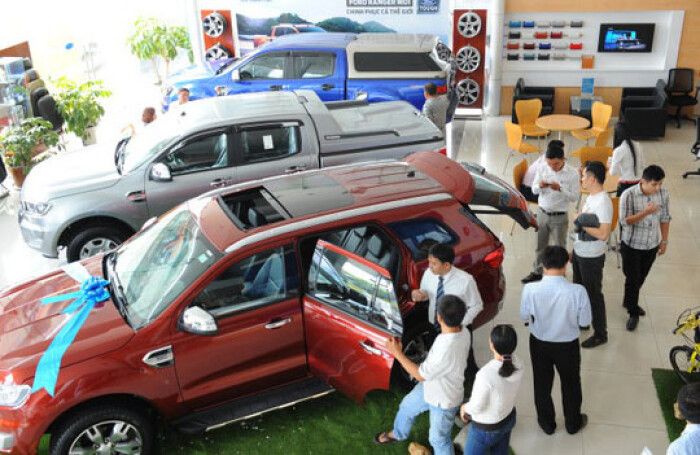 ‘Cơn lốc’ giảm giá ô tô dịp cuối năm: Từ hạng sang tới bình dân