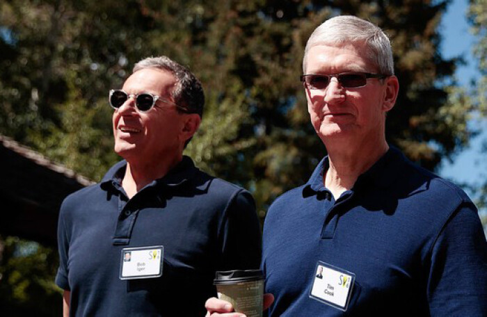 CEO Bob Iger của Disney từ chức giám đốc tại Apple