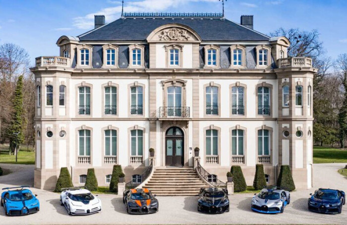 Ngắm bộ sưu tập siêu xe thể thao Bugatti trị giá 43,8 triệu USD