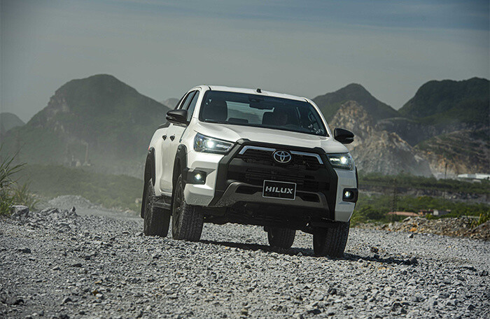Toyota Hilux bản cao cấp Adventure ra mắt thị trường Việt Nam, giá 921 triệu đồng