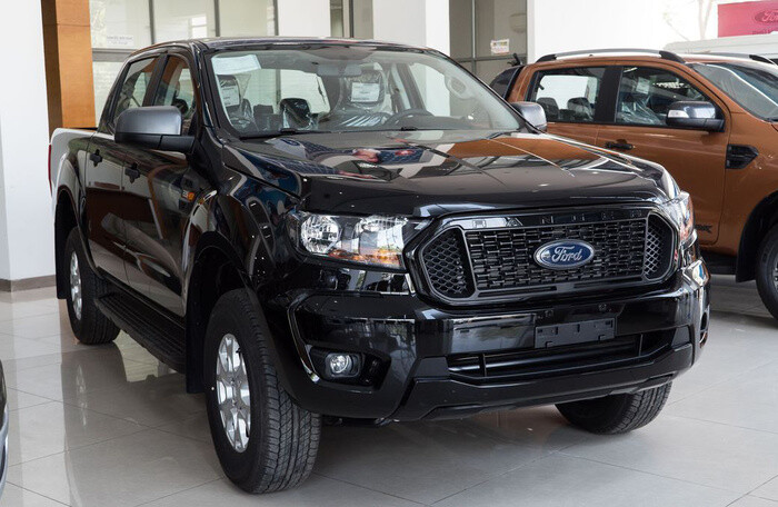 Ford Ranger ẵm trọn ngôi đầu, Toyota Hilux 'ế' nhất phân khúc bán tải tháng 4