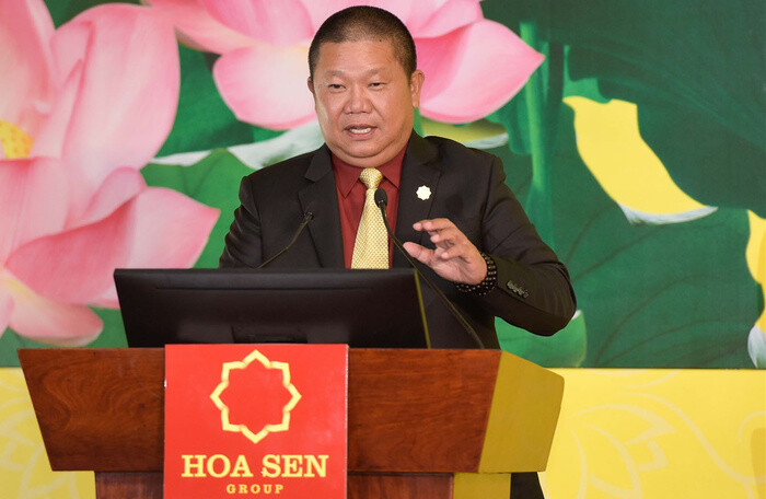 Chủ tịch Hoa Sen hoãn xuất gia, truyền ‘ghế nóng’ cho ‘ái nữ’ sinh năm 2001