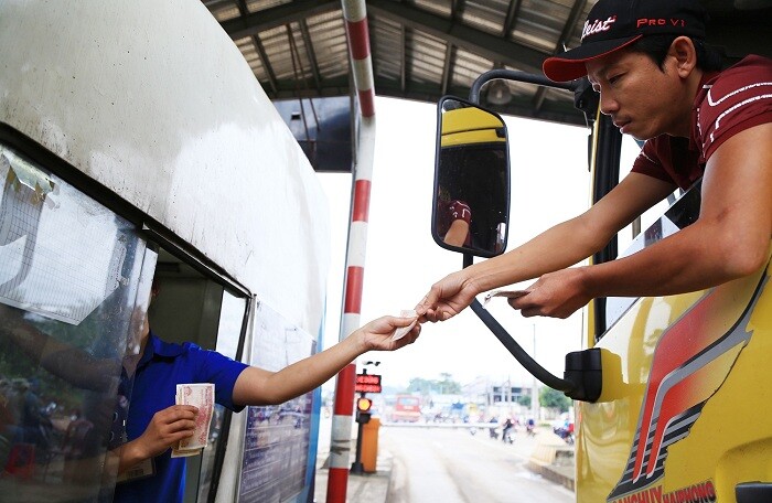 BOT Biên Hòa: Tài xế liên tục dùng tiền lẻ mua vé