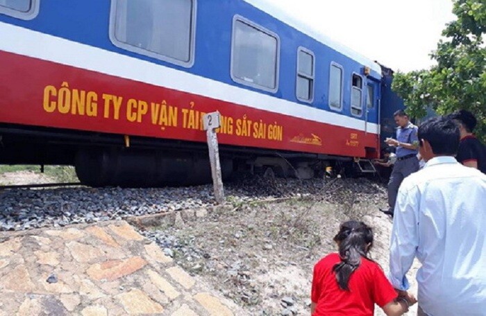 Bình Thuận: Tàu hỏa trật bánh, đường sắt Bắc - Nam tê liệt