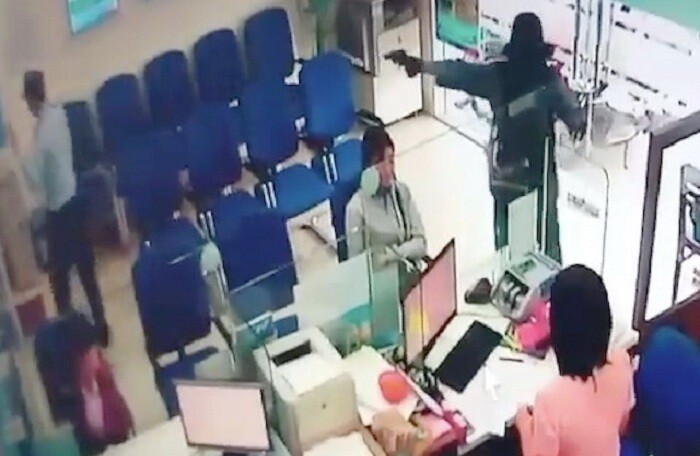 Đã bắt đối tượng dùng súng cướp ngân hàng gần 1 tỷ đồng ở Tiền Giang