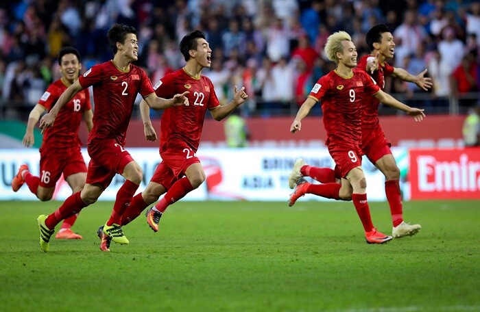 Thủ tướng gọi điện cho HLV Park Hang-seo, động viên tuyển Việt Nam trước trận tứ kết