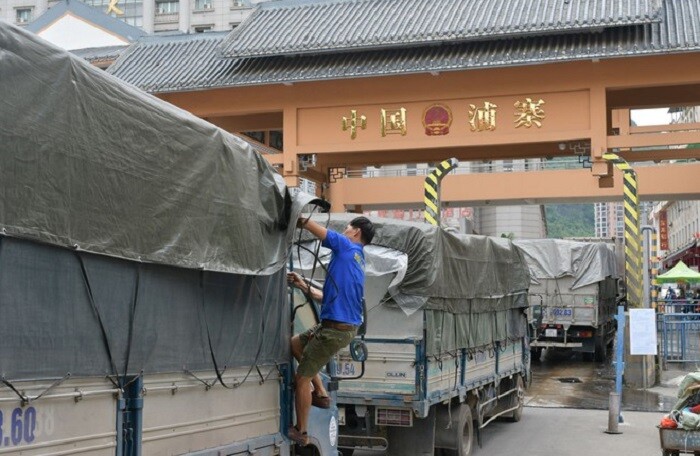 Vì sao 500 xe nông sản Việt Nam bị 'tắc' ở cửa khẩu Tân Thanh?