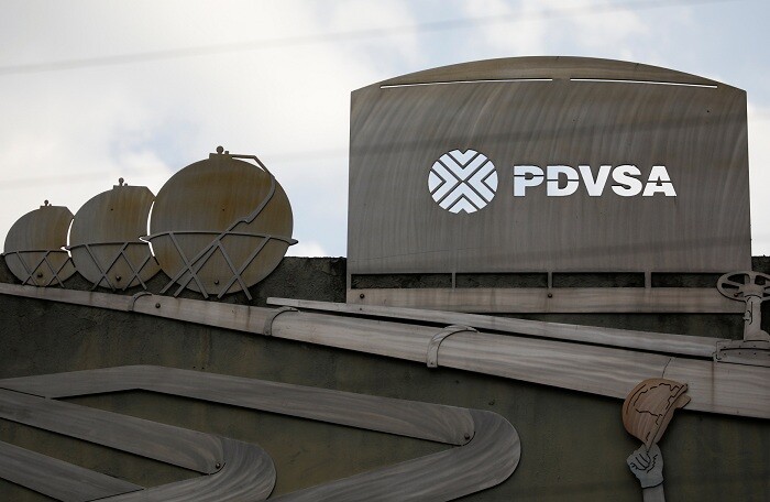 Ngân hàng Nga đóng băng tài khoản của tập đoàn dầu khí Venezuela