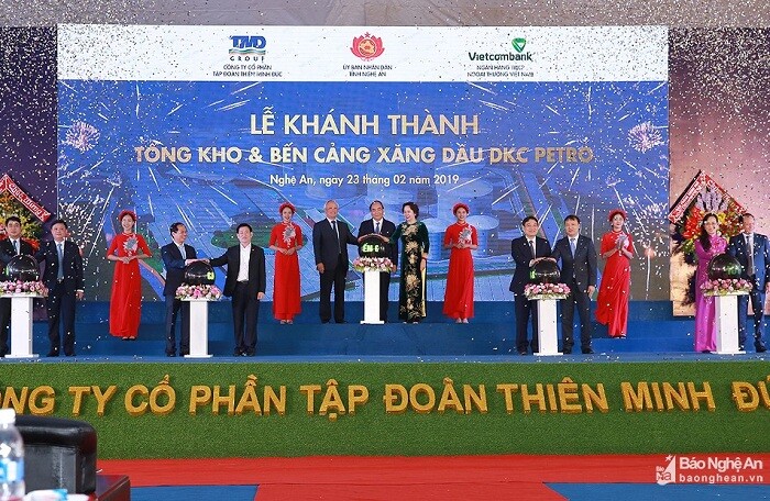 Thủ tướng nhấn nút khánh thành Tổng kho xăng dầu gần 1.500 tỷ tại Nghệ An