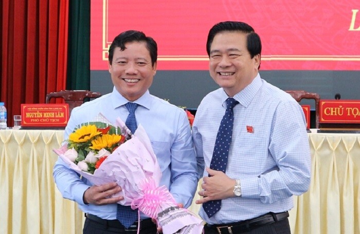 Long An có tân Phó chủ tịch tỉnh, Quảng Ngãi có nữ Giám đốc Sở Kế hoạch Đầu tư mới