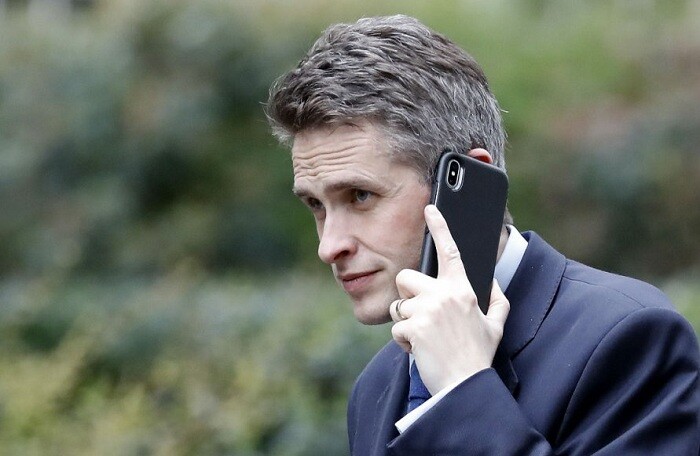 Bộ trưởng quốc phòng Anh bị sa thải vì rò rỉ thông tin về Huawei