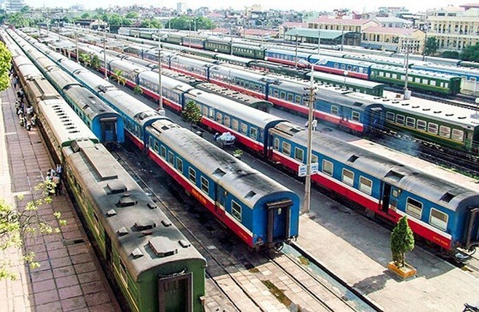 Nghịch lý ngành đường sắt Việt Nam: Ngửa tay đi 'ăn xin' đến bao giờ?
