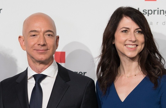 Vợ cũ Jeff Bezos bắt đầu bán cổ phiếu Amazon