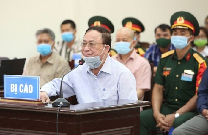 Cựu đô đốc Nguyễn Văn Hiến kể công lao trước tòa để xin hưởng án treo