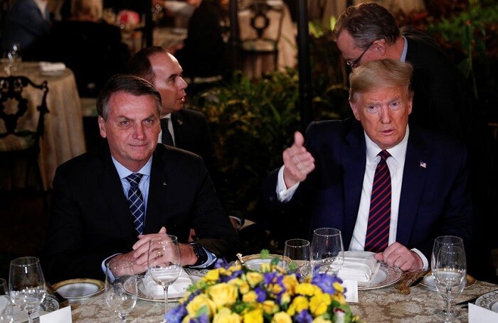 Ăn tối cùng một quan chức dương tính với Covid-19, ông Trump vẫn bình tĩnh và sẽ không xét nghiệm