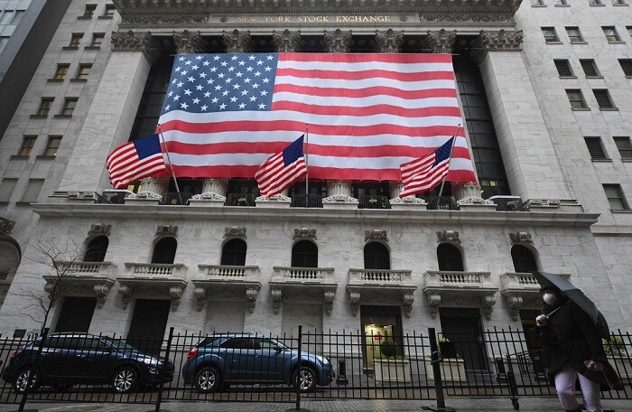 Kinh tế Mỹ chết đứng, vì sao thị trường chứng khoán vẫn tưng bừng?
